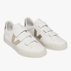 VGUC Veja White and Gold Leather Sneakers (10)